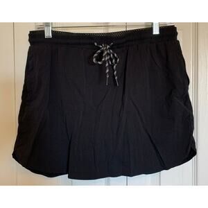 Woven Trek black skort size medium women's